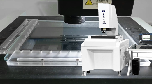 万维拼接式闪测仪双镜头下批量全检塑胶件案例